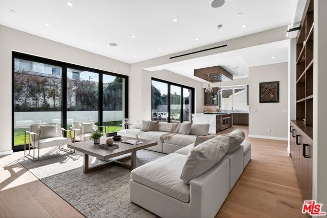 11340 Regent Street, Los Angeles, CA 90066