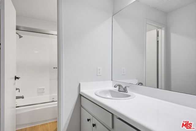 1352 S Carmelina Avenue 301, Los Angeles, CA 90025