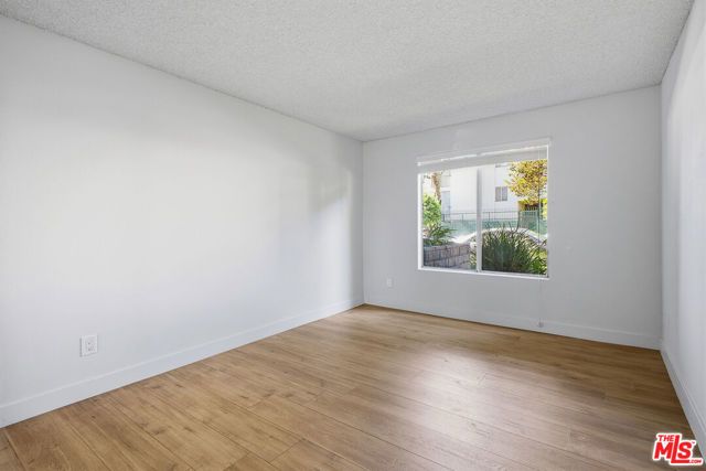 1352 S Carmelina Avenue 301, Los Angeles, CA 90025