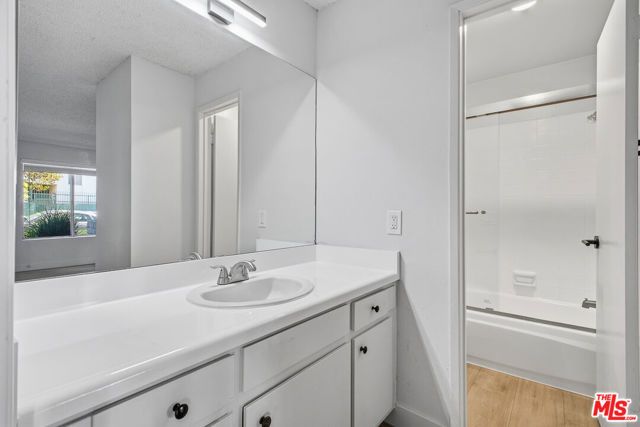 1352 S Carmelina Avenue 301, Los Angeles, CA 90025