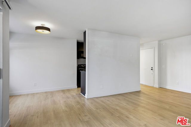 1352 S Carmelina Avenue 301, Los Angeles, CA 90025
