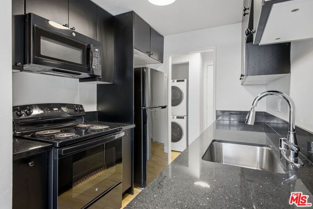 1352 S Carmelina Avenue 301, Los Angeles, CA 90025