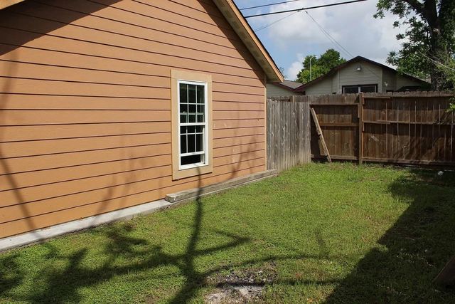 909 Rittenhouse Street, Houston, TX 77076