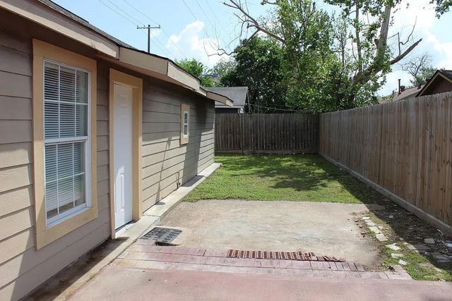 909 Rittenhouse Street, Houston, TX 77076