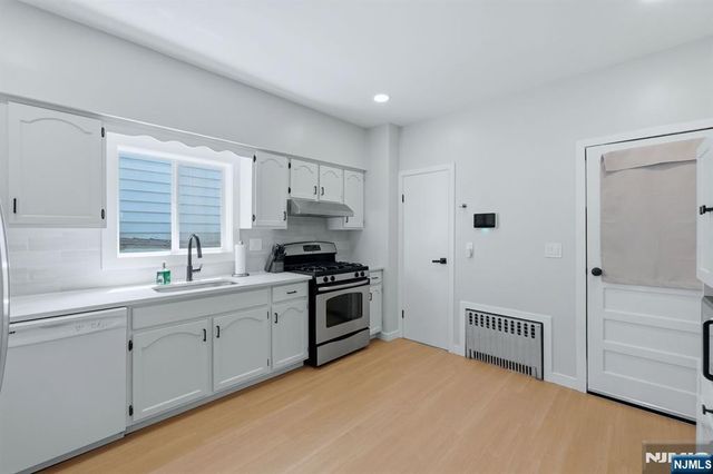 42 Lawrence Street, Bloomfield, NJ 07003
