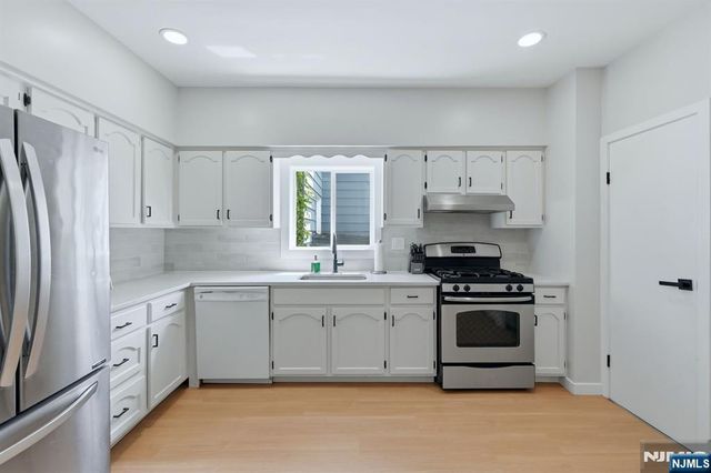 42 Lawrence Street, Bloomfield, NJ 07003