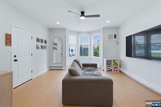 42 Lawrence Street, Bloomfield, NJ 07003