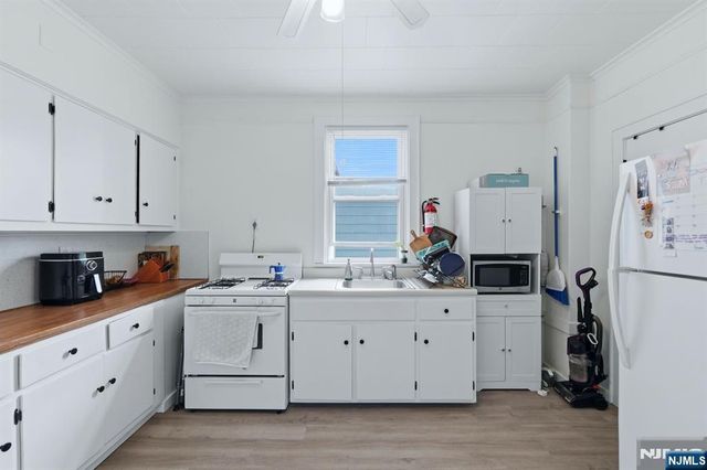 42 Lawrence Street, Bloomfield, NJ 07003