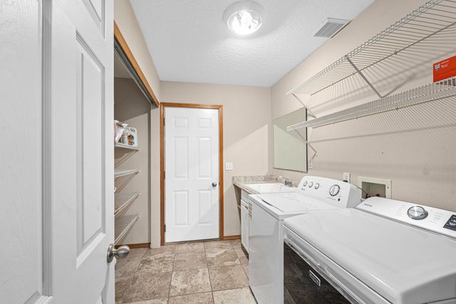 8205 E Sommerset Dr, Spokane, WA 99217