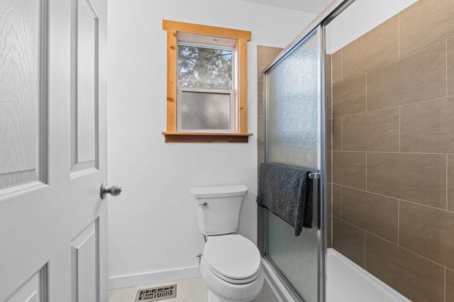 8205 E Sommerset Dr, Spokane, WA 99217