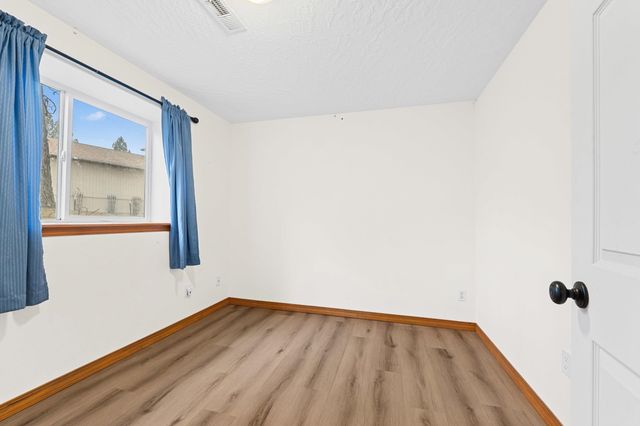 8205 E Sommerset Dr, Spokane, WA 99217