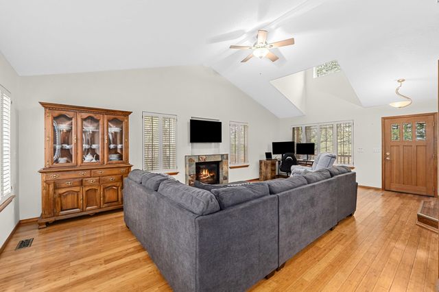 8205 E Sommerset Dr, Spokane, WA 99217