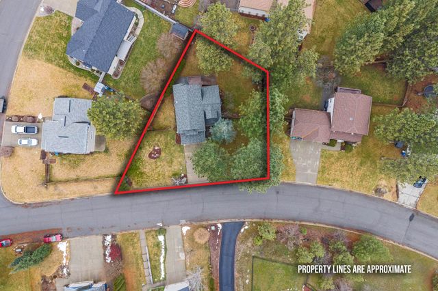 8205 E Sommerset Dr, Spokane, WA 99217