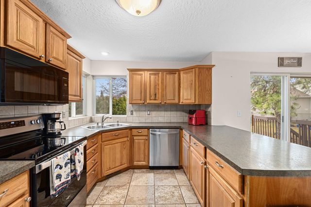 8205 E Sommerset Dr, Spokane, WA 99217