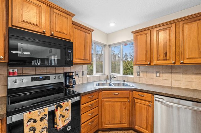 8205 E Sommerset Dr, Spokane, WA 99217