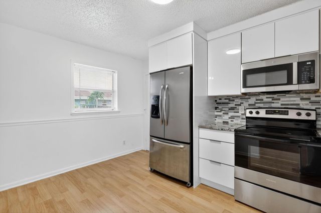 5668 Waltham Way, Lake Worth, FL 33463