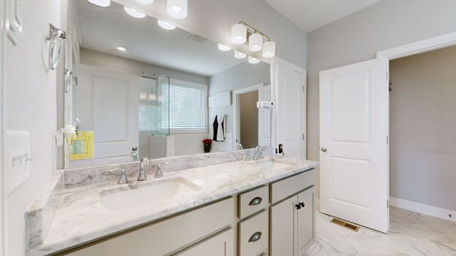 14 Bristol Ct, Lebanon, TN 37090