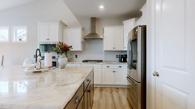 14 Bristol Ct, Lebanon, TN 37090