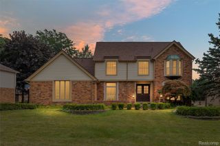 450 Timberline Drive, Rochester Hills, MI 48309