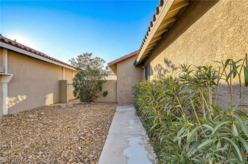 1040 Neil Armstrong Circle, Las Vegas, NV 89145 — photo 2