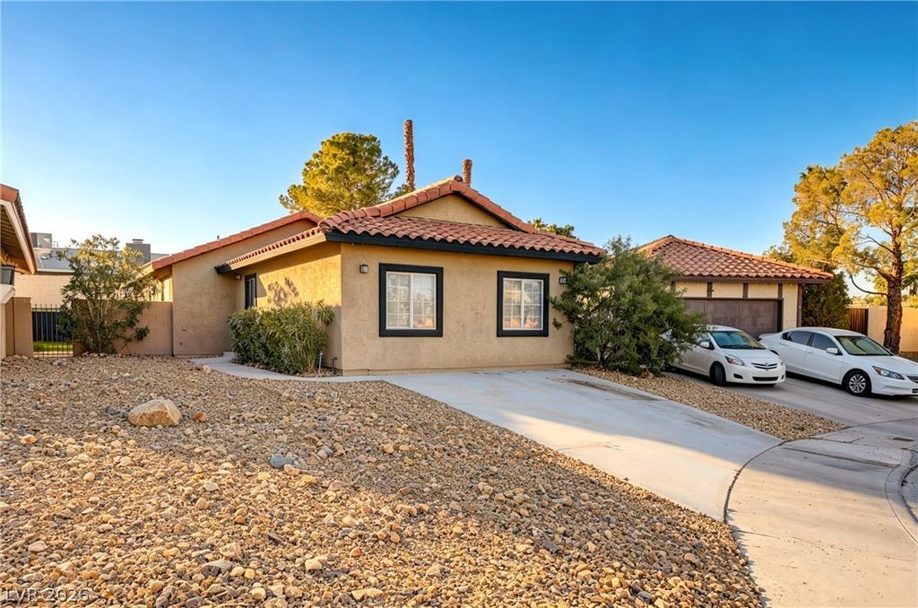 1040 Neil Armstrong Circle, Las Vegas, NV 89145 — photo 3