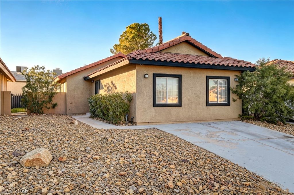 1040 Neil Armstrong Circle, Las Vegas, NV 89145 — photo 4