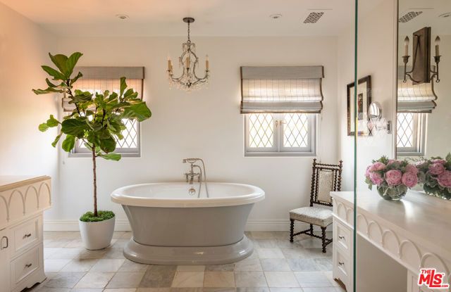 523 N Beverly Drive, Beverly Hills, CA 90210