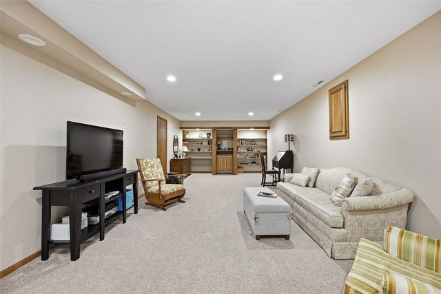 182 Ryecroft SE, Cedar Rapids, IA 52403