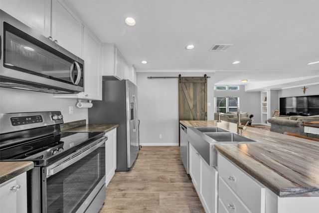 2453 S Valley Ridge Drive, Granbury, TX 76048