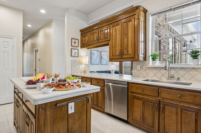 809 Newport Way, Desoto, TX 75115