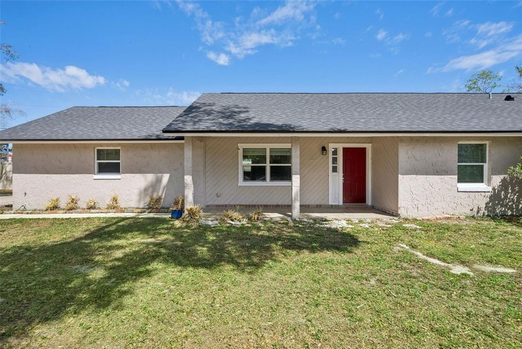 Image 2 of property listing at 236 PLAZA OVAL, Casselberry, FL 32707