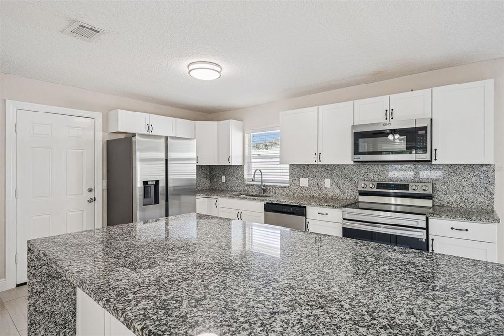 Image 12 of property listing at 236 PLAZA OVAL, Casselberry, FL 32707