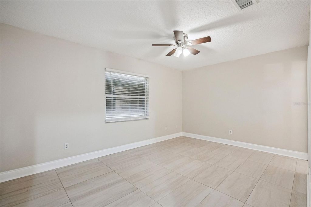 Image 13 of property listing at 236 PLAZA OVAL, Casselberry, FL 32707