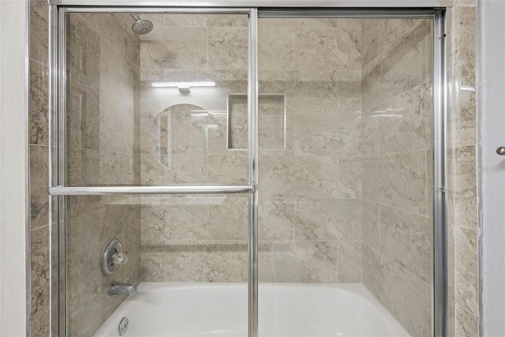 Image 19 of property listing at 236 PLAZA OVAL, Casselberry, FL 32707