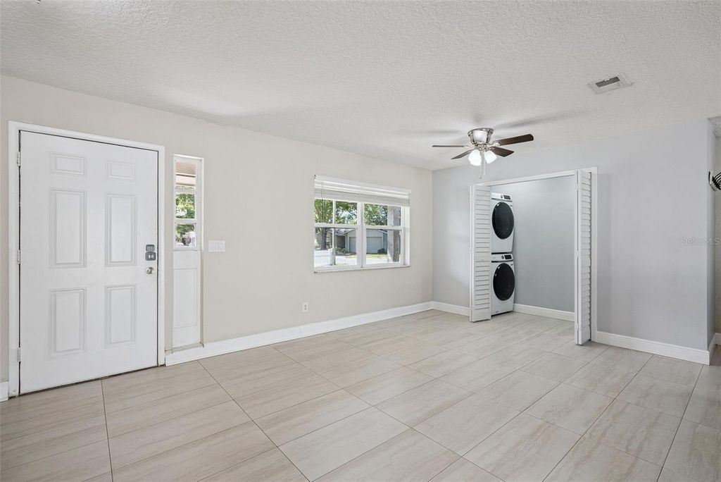 Image 3 of property listing at 236 PLAZA OVAL, Casselberry, FL 32707