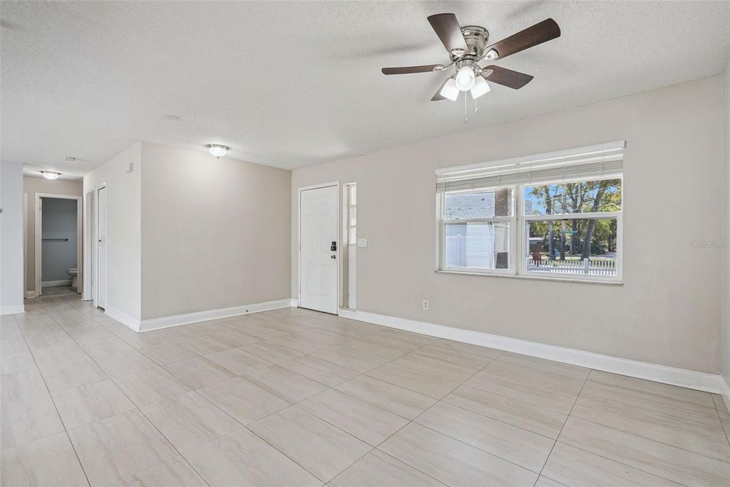 Image 4 of property listing at 236 PLAZA OVAL, Casselberry, FL 32707