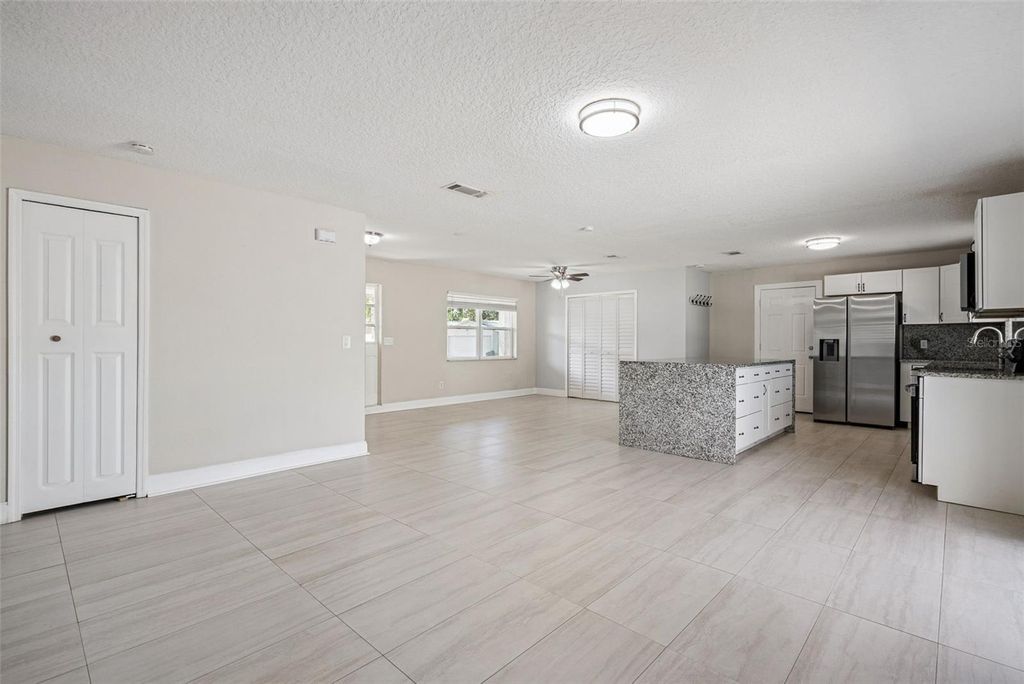 Image 5 of property listing at 236 PLAZA OVAL, Casselberry, FL 32707