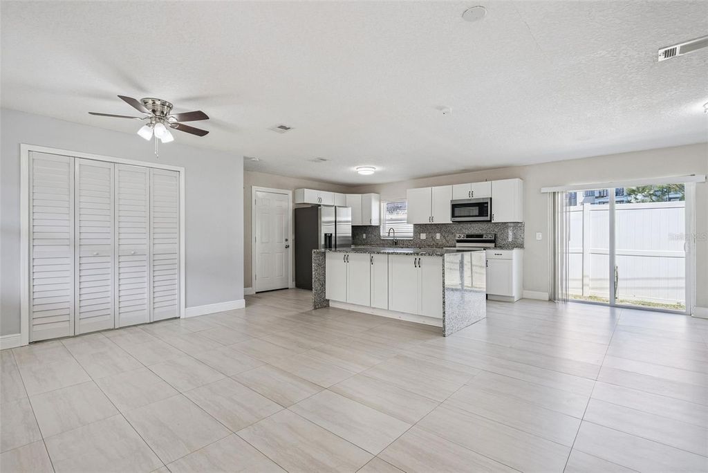 Image 7 of property listing at 236 PLAZA OVAL, Casselberry, FL 32707