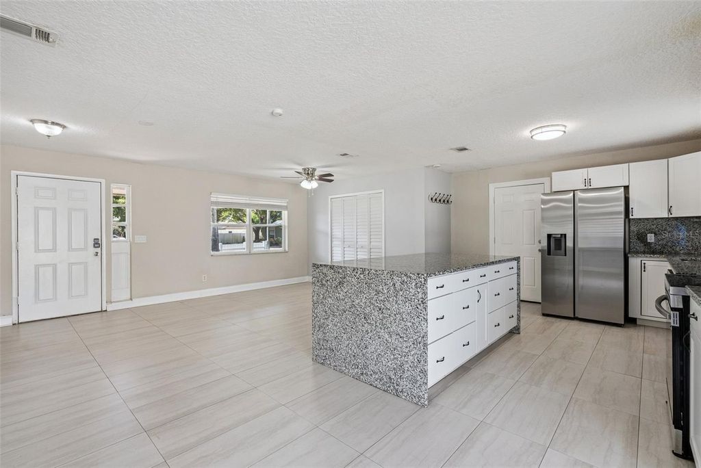 Image 9 of property listing at 236 PLAZA OVAL, Casselberry, FL 32707