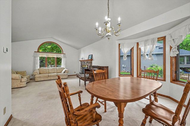 2522 Windsor Lane, Woodbury, MN 55125