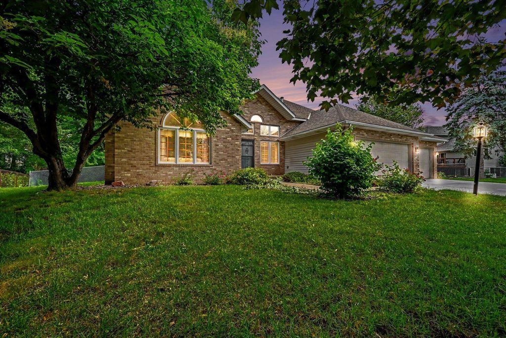 2522 Windsor Lane, Woodbury, MN 55125