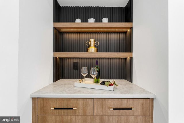 12011 MEADOWVILLE CT, Herndon, VA 20170