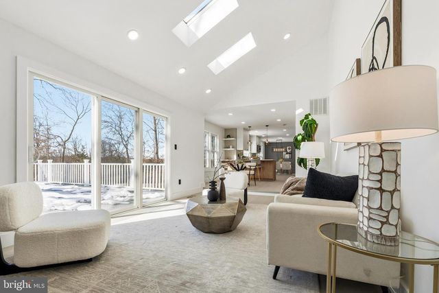 12011 MEADOWVILLE CT, Herndon, VA 20170