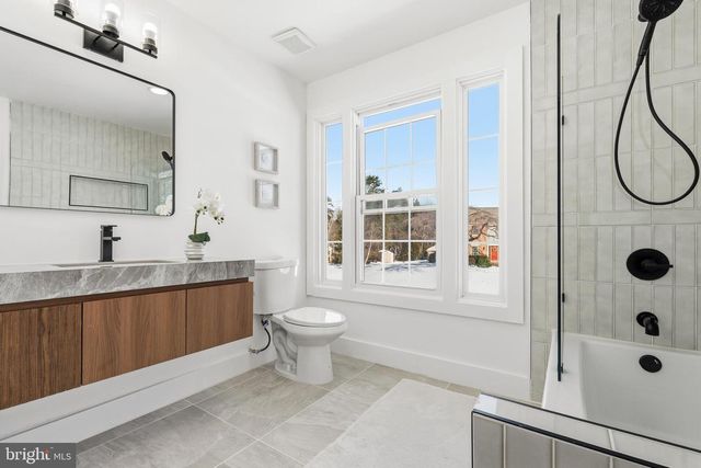 12011 MEADOWVILLE CT, Herndon, VA 20170