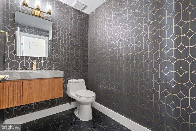 12011 MEADOWVILLE CT, Herndon, VA 20170