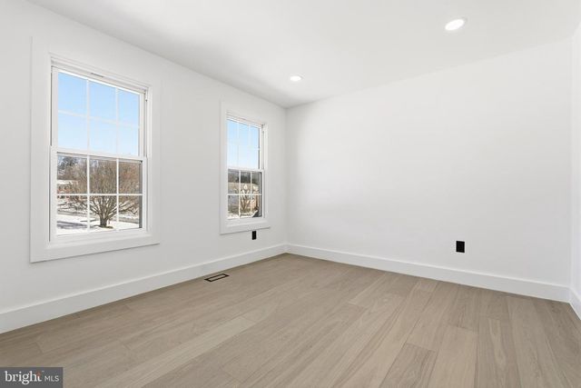 12011 MEADOWVILLE CT, Herndon, VA 20170