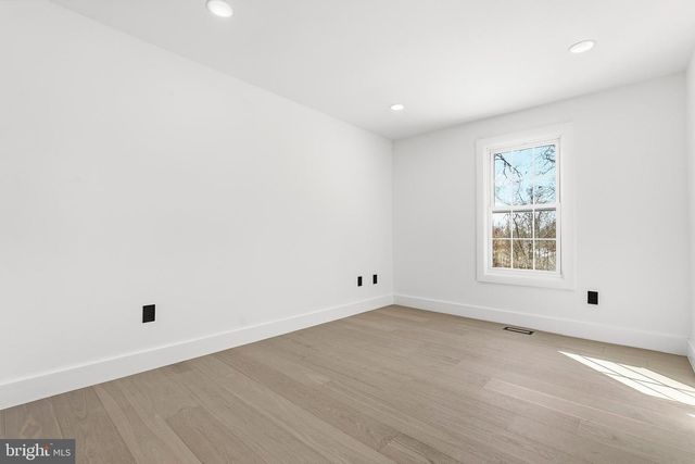 12011 MEADOWVILLE CT, Herndon, VA 20170