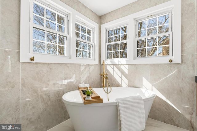 12011 MEADOWVILLE CT, Herndon, VA 20170