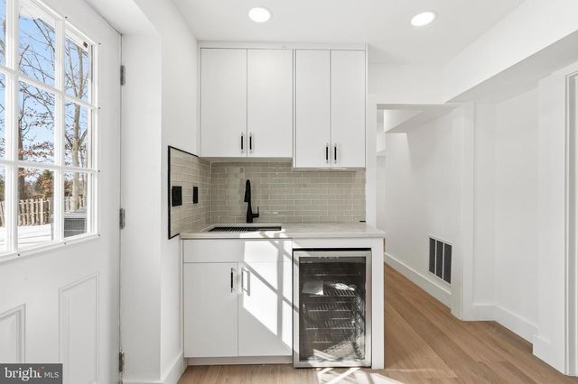 12011 MEADOWVILLE CT, Herndon, VA 20170