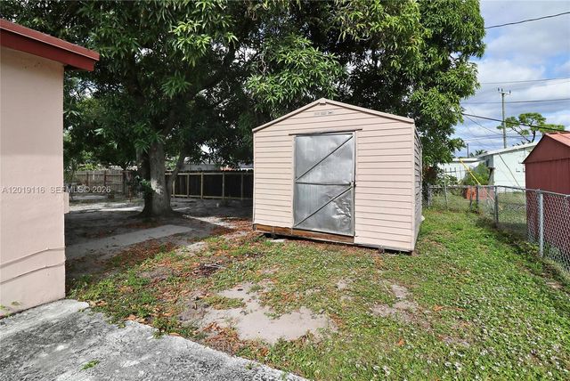 1856 NW 6th Ave, Pompano Beach, FL 33060